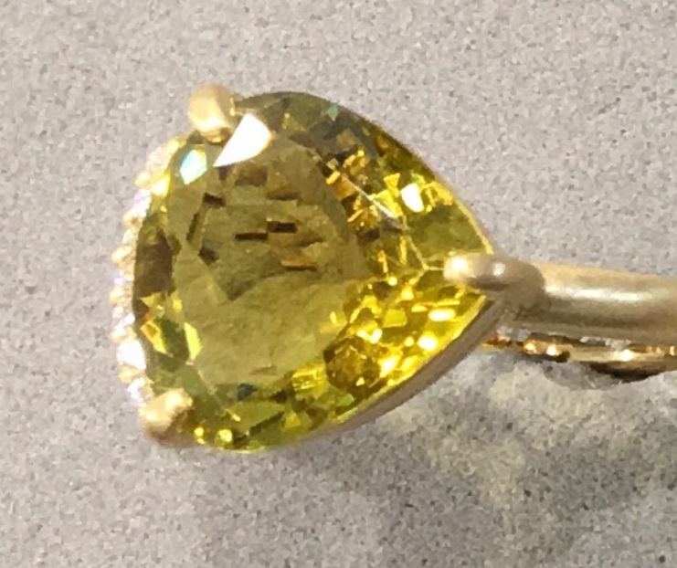 HASUNA の黄色い石の指輪の写真