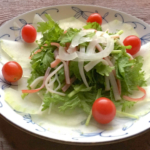 冬瓜のとカニカマの簡単サラダの写真