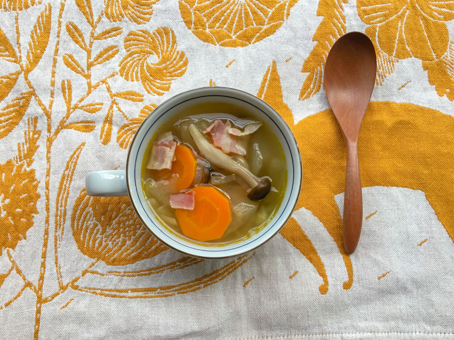 冬瓜とベーコンのスープの写真