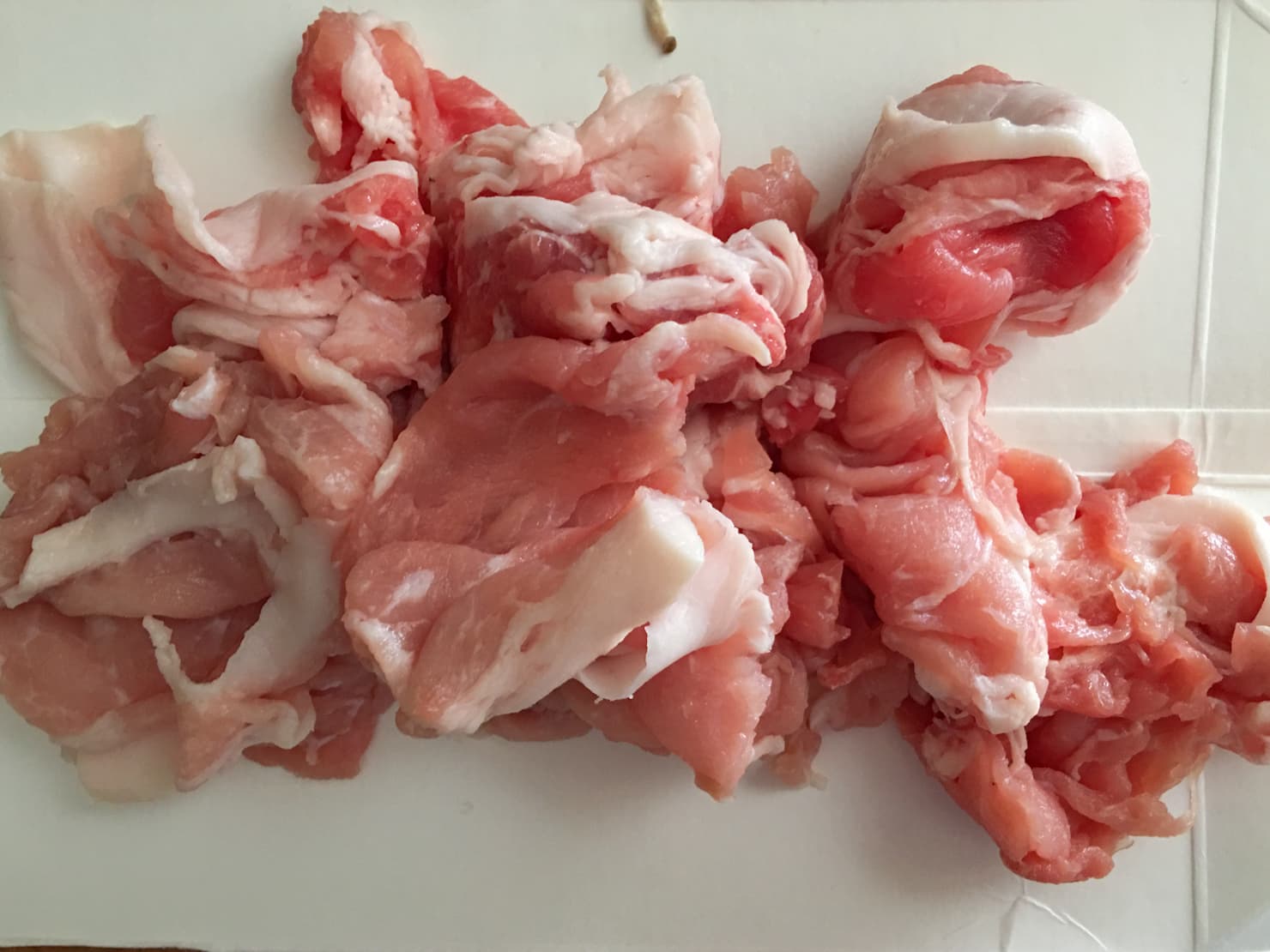 豚肉を切ったところの写真